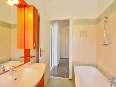 Via Giovanni Alfredo Cesareo, 22 - Roma