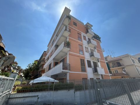 Via Giovanni Alfredo Cesareo, 22 - Roma