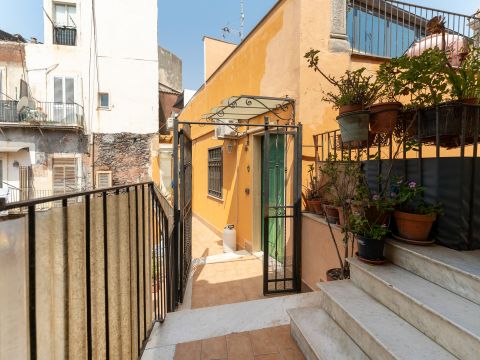 Via Serravalle, 42 - Catania