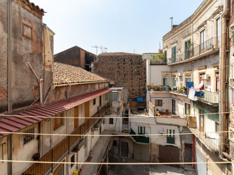 Via Serravalle, 42 - Catania