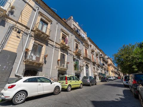 Via Serravalle, 42 - Catania