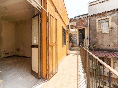 Via Serravalle, 42 - Catania