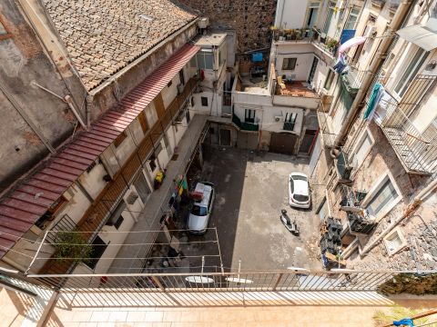 Via Serravalle, 42 - Catania