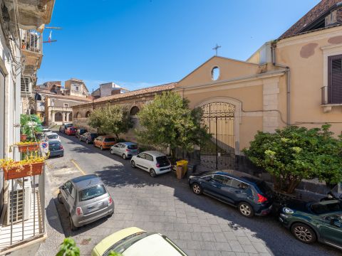 Via Serravalle, 42 - Catania