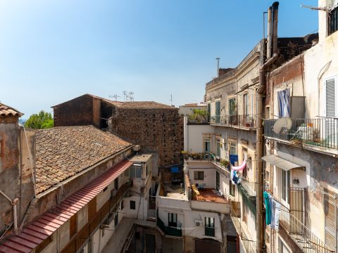 Via Serravalle, 42 - Catania