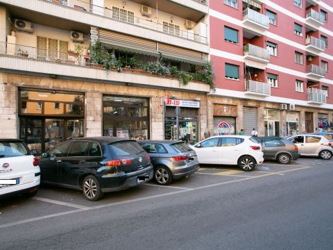 Via Val d'Ossola, 33 - Roma