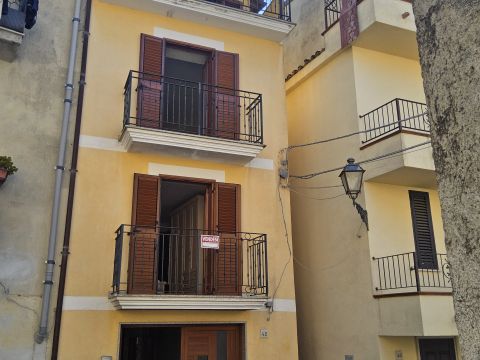 Via Cirillo, 42 - Mammola