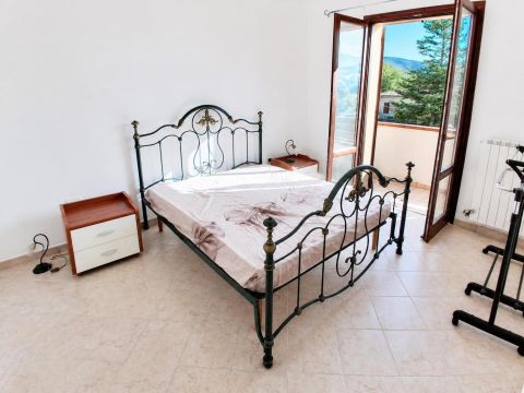 Frazione Isola Centipera - Genga