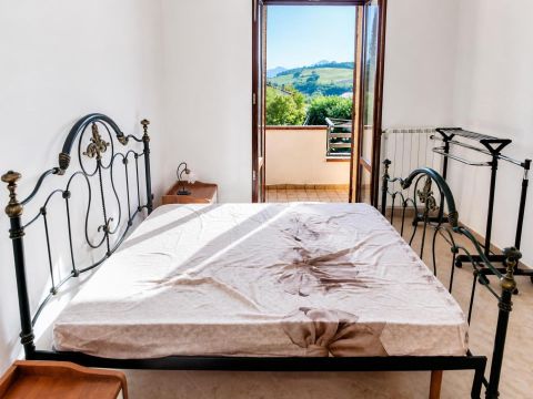 Frazione Isola Centipera - Genga