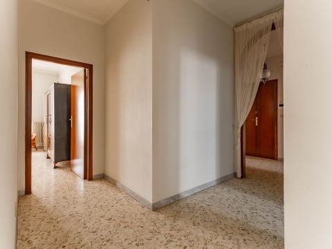 Via Giuseppe de Caro, 11 - Noci