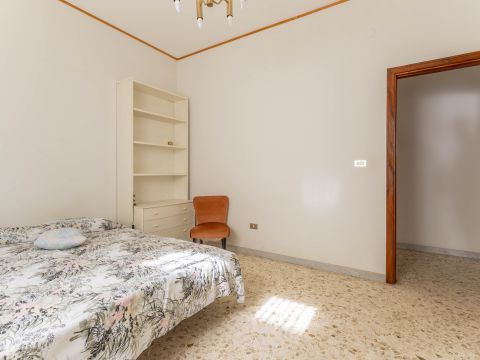 Via Giuseppe de Caro, 11 - Noci