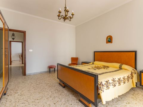 Via Giuseppe de Caro, 11 - Noci