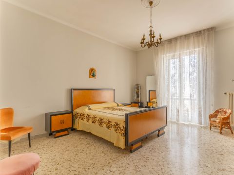 Via Giuseppe de Caro, 11 - Noci