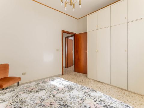 Via Giuseppe de Caro, 11 - Noci