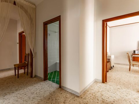 Via Giuseppe de Caro, 11 - Noci