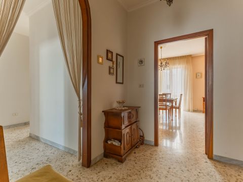 Via Giuseppe de Caro, 11 - Noci