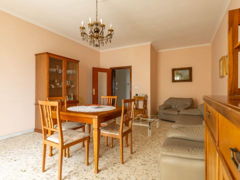 Via Giuseppe de Caro, 11 - Noci