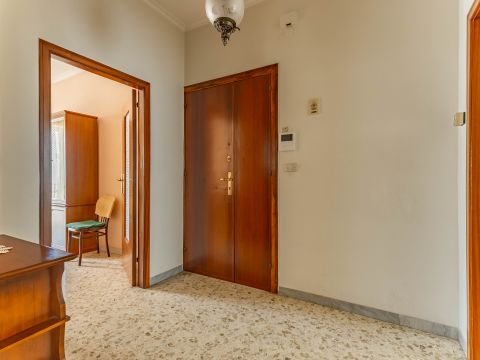 Via Giuseppe de Caro, 11 - Noci