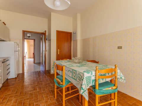 Via Giuseppe de Caro, 11 - Noci
