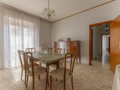 Via Giuseppe de Caro, 11 - Noci