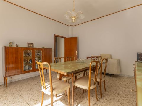 Via Giuseppe de Caro, 11 - Noci