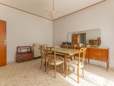 Via Giuseppe de Caro, 11 - Noci