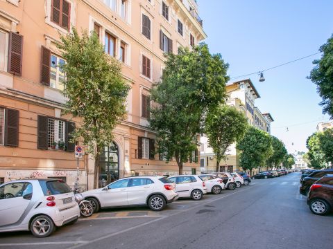 Via Francesco Caracciolo, 14 - Roma