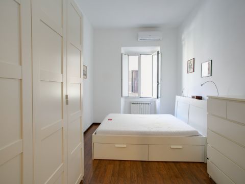 Via Castelfidardo, 18 - Roma
