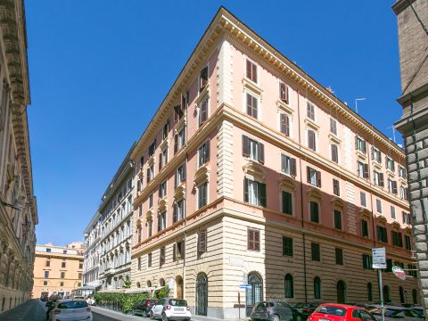 Via Castelfidardo, 18 - Roma
