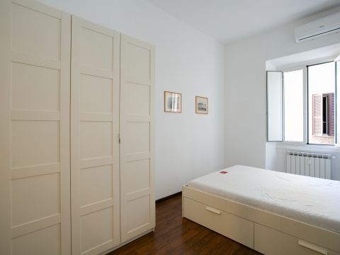 Via Castelfidardo, 18 - Roma