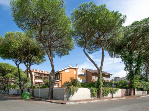 Via Pierfranco Bonetti, 25 - Roma