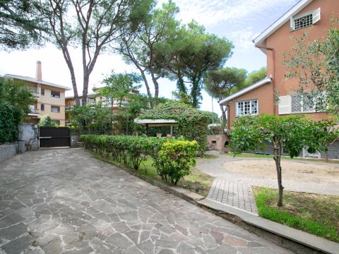 Via Pierfranco Bonetti, 25 - Roma