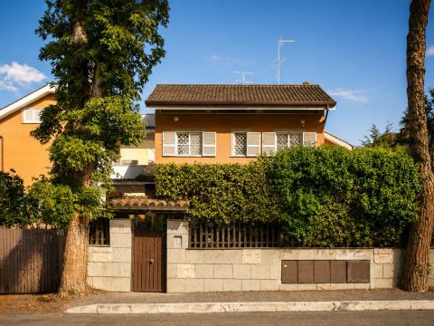 Via Pierfranco Bonetti, 25 - Roma
