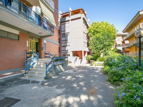 Viale dell'Unione, 12 - Guidonia Montecelio
