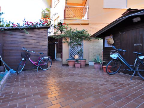 Via Taranto, 47 - Ladispoli