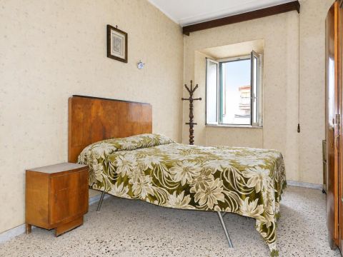Via Annibal Caro, 76 - Tolfa