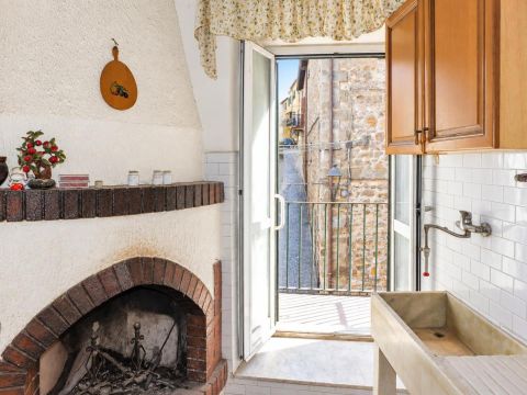Via Annibal Caro, 76 - Tolfa