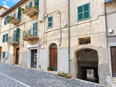 Via Annibal Caro, 76 - Tolfa