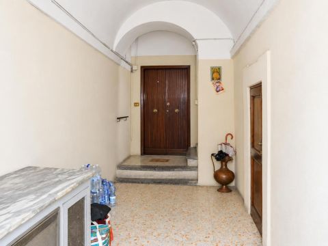 Via Annibal Caro, 76 - Tolfa
