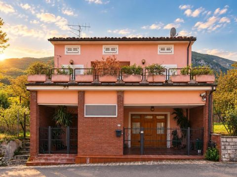 Frazione Valtreara, 41 - Genga