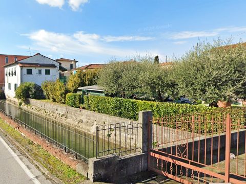 Via Teresa Bandettini, 580 - Lucca