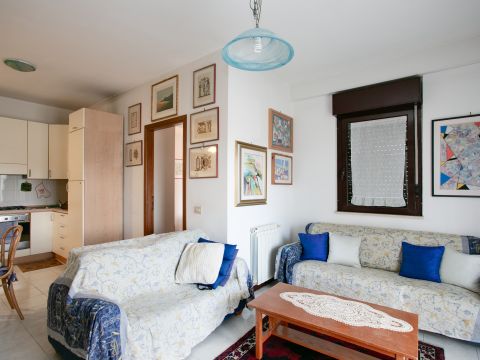 Viale della Torre di Pratolungo, 9 - Roma