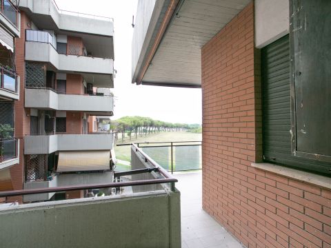 Viale della Torre di Pratolungo, 9 - Roma