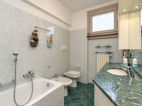Via Cesare Battisti, 6 - Valbrembo