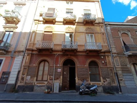 Via Aloi, 36 - Catania