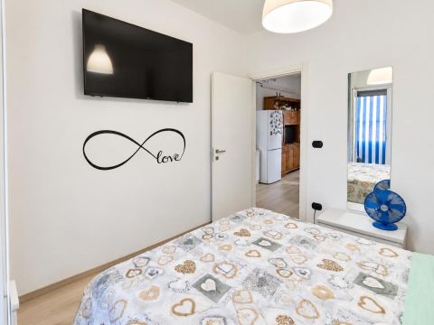 Viale A. Moro, 530 - Tortora