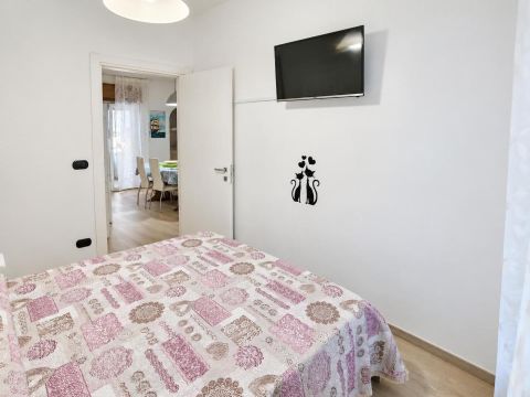 Viale A. Moro, 530 - Tortora