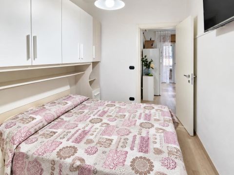 Viale A. Moro, 530 - Tortora