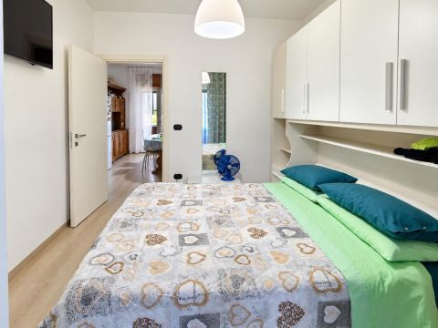 Viale A. Moro, 530 - Tortora