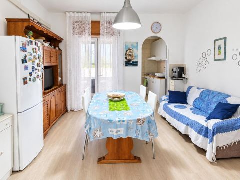 Viale A. Moro, 530 - Tortora